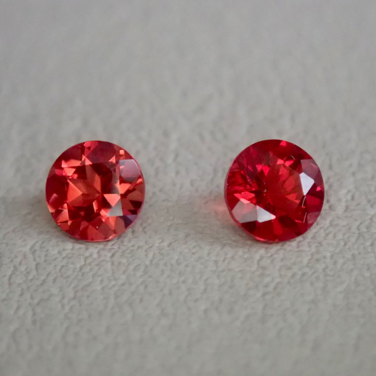 オレゴンサンストーンとアンデシン