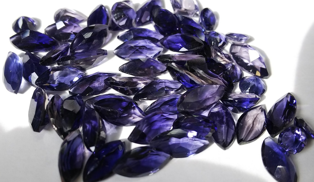 アイオライト　ルース　集合