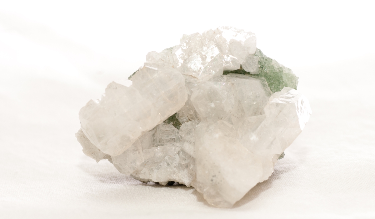 アポフィライト　原石