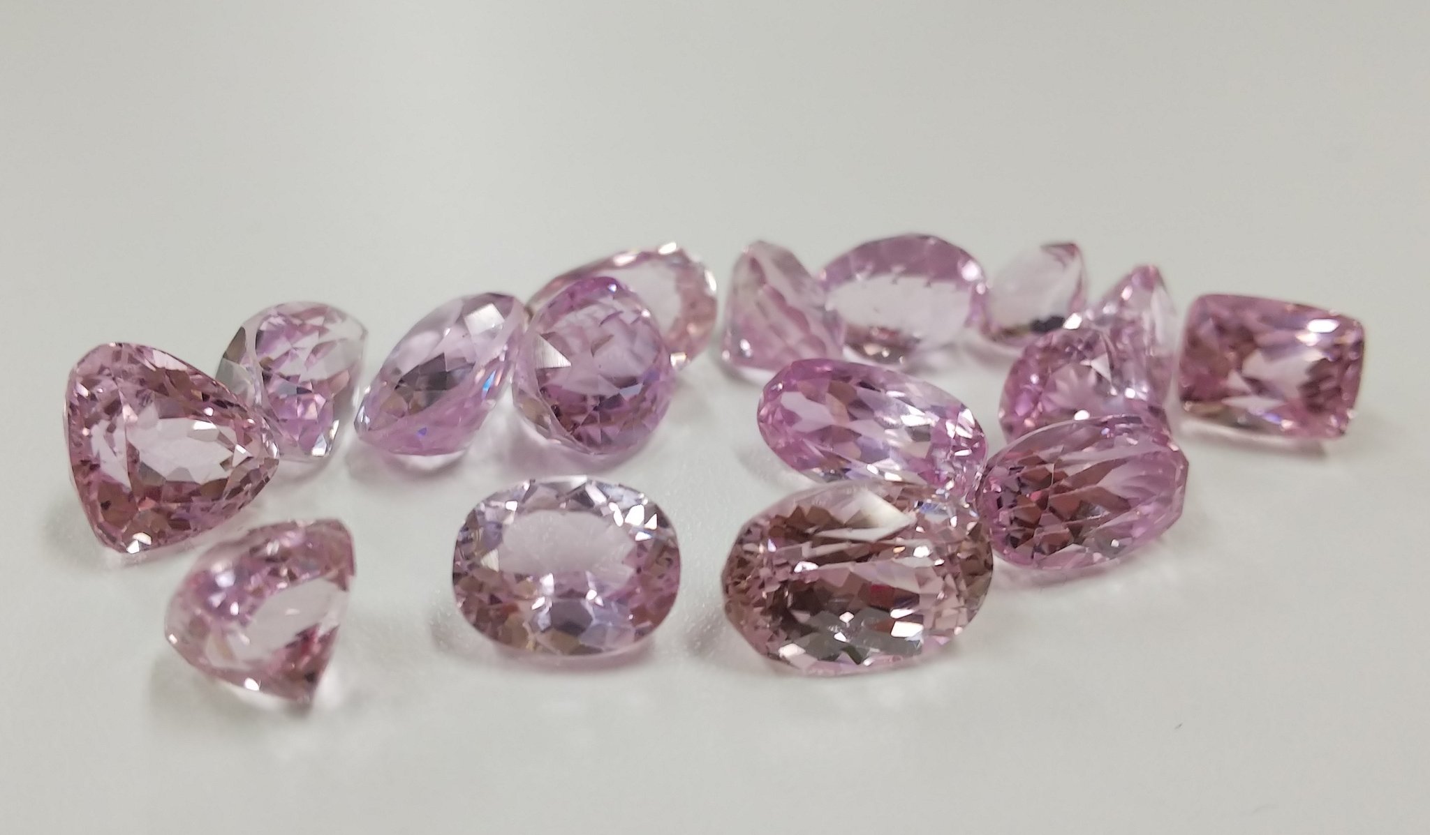 クンツァイト　ルース